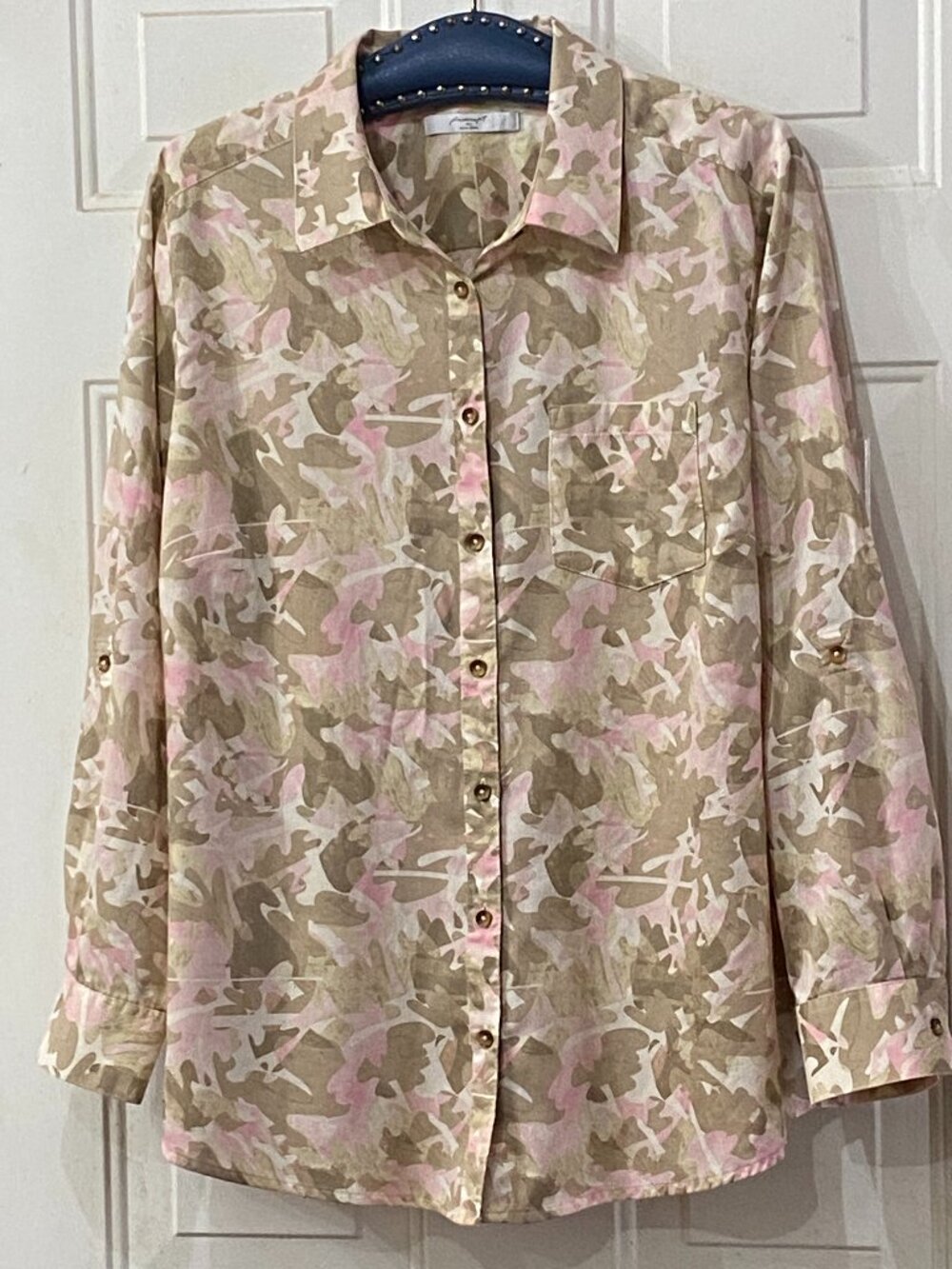 Foxcroft No-Iron Sz 18W Blouse Shirt Roll Long Sleeve Tan/Pink/White Сamouflage